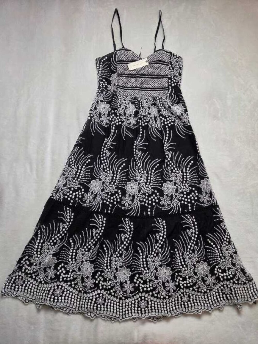 New XS Anthropologie sleeveless sweetheart tiered midi dress in Black